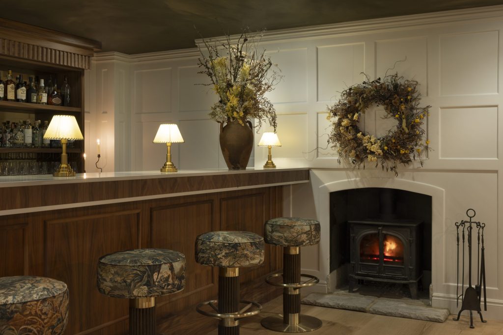 Salmoore cosy bar